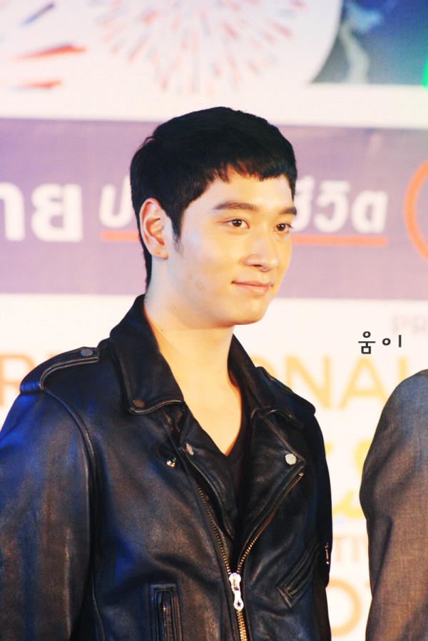 [03.12.12] [PICS] Chansung au festival Fireworks 16111