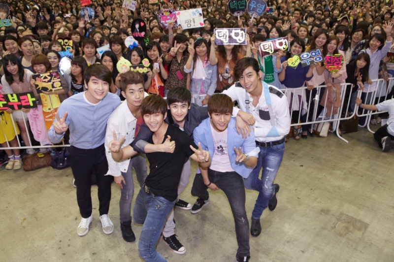 [19.06.12] Les 2PM ont attiré 96.000 fans pour leur ‘High Touch’ events au Japon 20120611