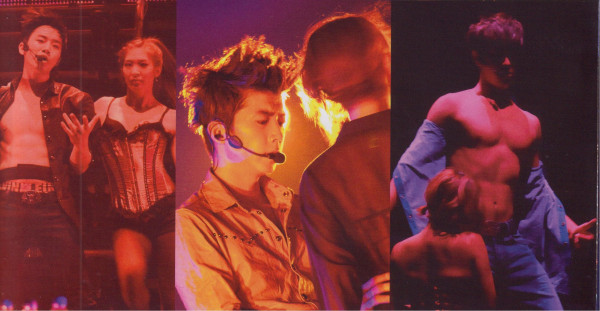 [31.12.11] Arena Tour Photo Magazine 2228