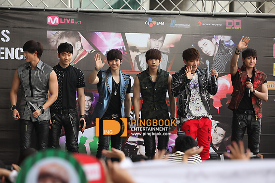 [17.02.12] Conférence de Presse 'KARMARTS presents 2PM Hands Up Asia Tour in Bangkok 2012'  2235