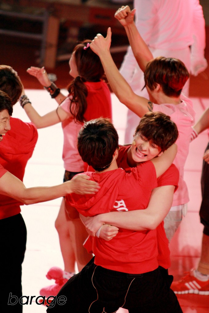 [08.05.12] [PICS] 2PM & Shinhwa - enregistrement de l'émission "God of Victory" 2339