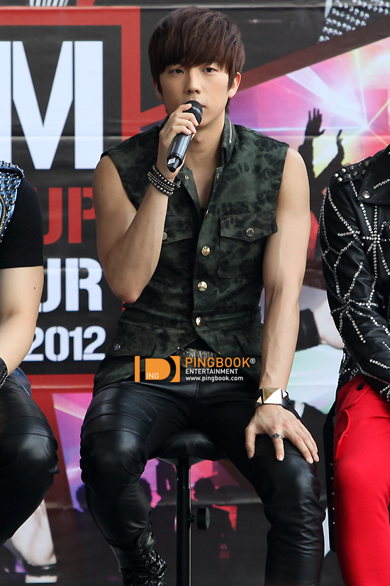 [17.02.12] Conférence de Presse 'KARMARTS presents 2PM Hands Up Asia Tour in Bangkok 2012'  2530