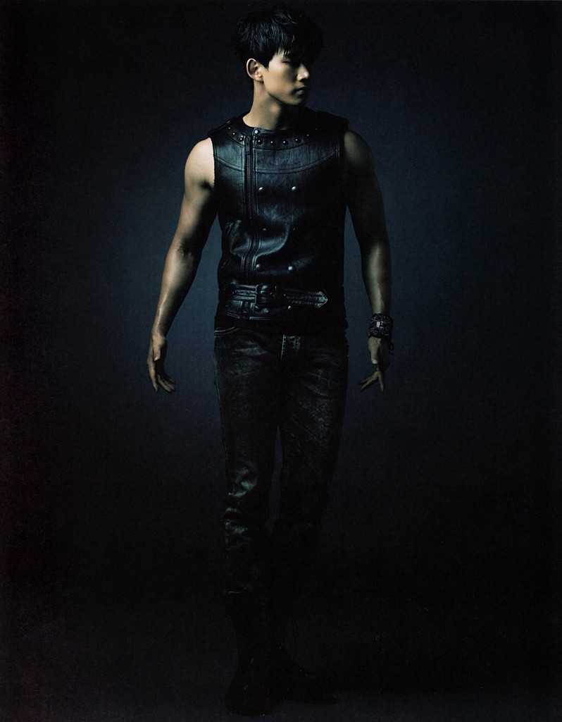 [06.12.11] [Scans] 2011 Japan Arena Tour Photobook 2623