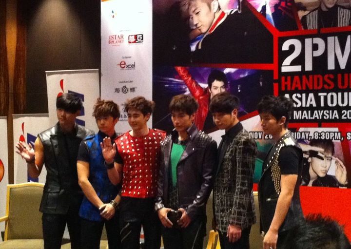 [24.11.11] 2PM Hands Up Asia Tour 2011 en Malaisie - conférence de presse 277