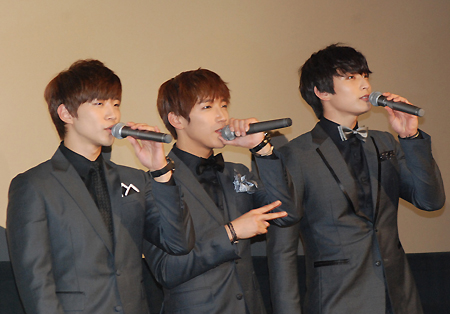 [07.06.12] Les 2PM à la première du film ”Beyond the Oneday: Story of 2PM & 2AM” 3270