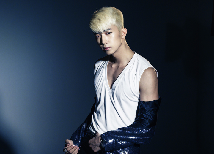 [01.07.12] Couverture de l'album solo de Wooyoung "23, male, single" (Gold Edition) 3285