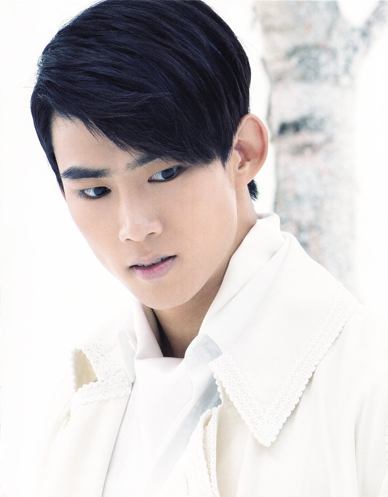 [06.12.11] [Scans] 2011 Japan Arena Tour Photobook 3320