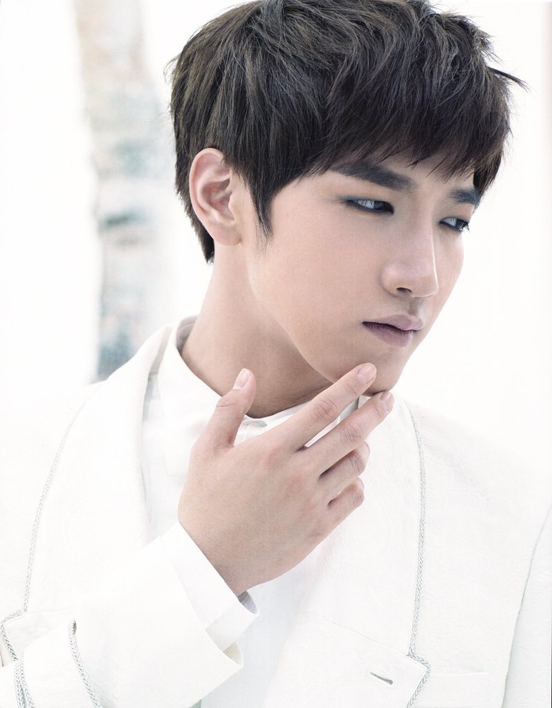 [06.12.11] [Scans] 2011 Japan Arena Tour Photobook 4117