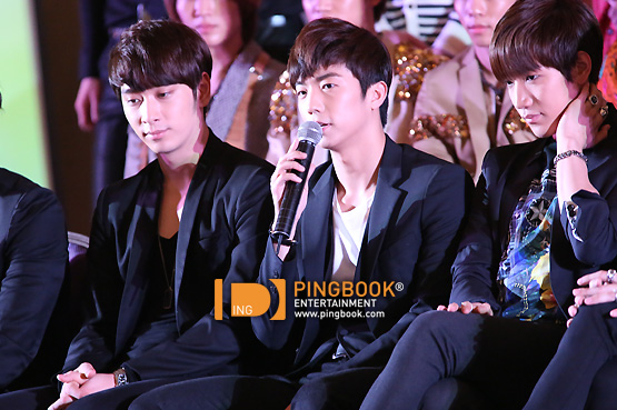 [06.04.12] Conférence de presse MBC Korea Music Wave 2012 à Bangkok 4161