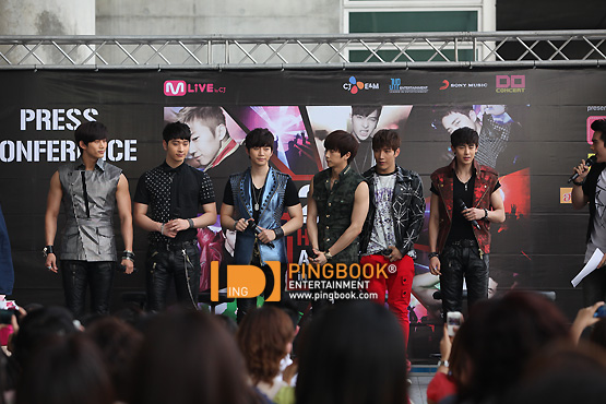 [17.02.12] Conférence de Presse 'KARMARTS presents 2PM Hands Up Asia Tour in Bangkok 2012'  5108
