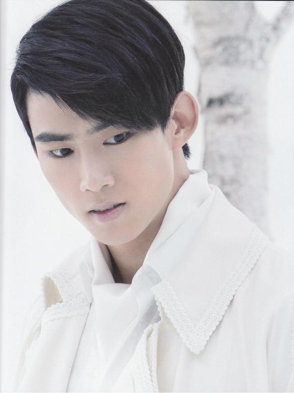 [06.12.11] [Scans] 2011 Japan Arena Tour Photobook 574