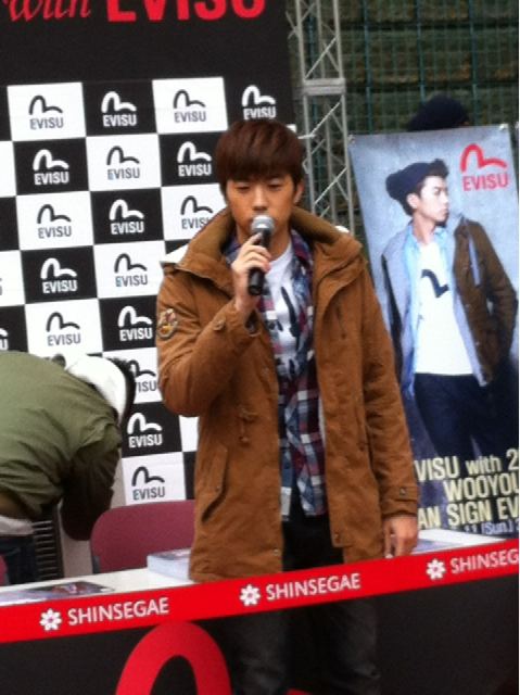 [11.12.11] Wooyoung - Evisu Fansign 577