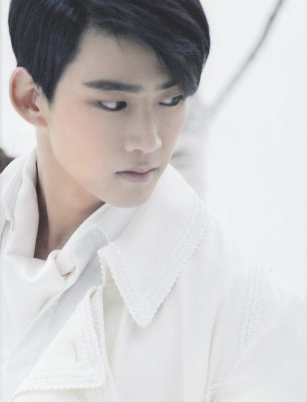 [06.12.11] [Scans] 2011 Japan Arena Tour Photobook 670