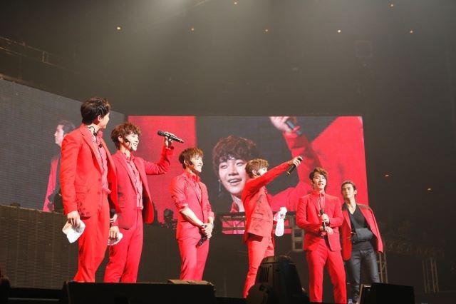 [01.06.12] [Photos officielles] 2PM Live 2012 'Six Beautiful Days' 7170