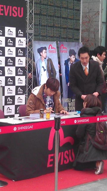 [11.12.11] Wooyoung - Evisu Fansign 766