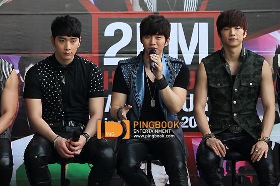 [17.02.12] Conférence de Presse 'KARMARTS presents 2PM Hands Up Asia Tour in Bangkok 2012'  887