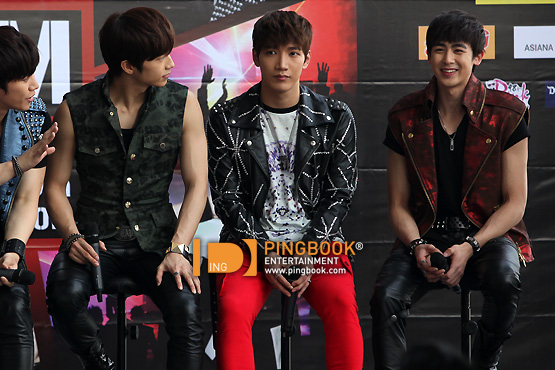 [17.02.12] Conférence de Presse 'KARMARTS presents 2PM Hands Up Asia Tour in Bangkok 2012'  979