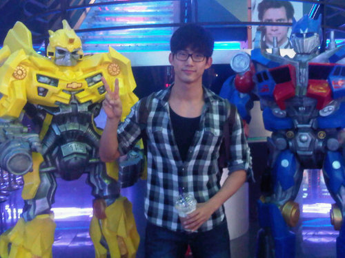 [17.09.11] Taec fan de « Transformers » ? Taecye10
