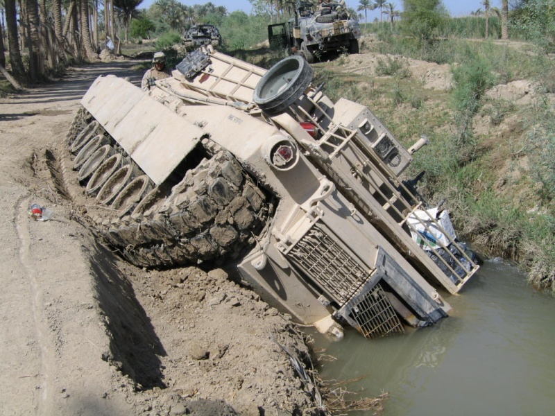 Abrams détruits en Irak _usmc211