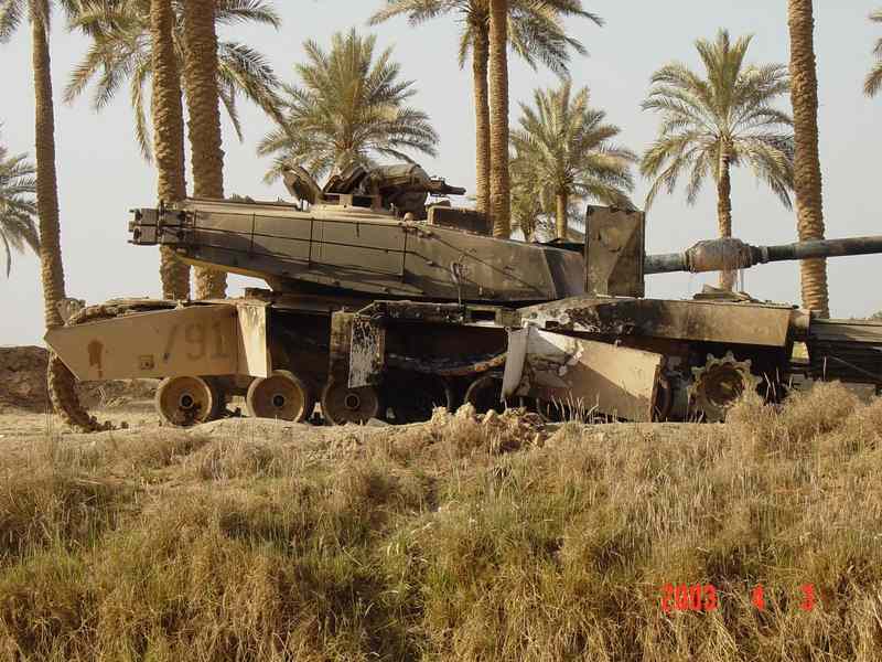 Abrams détruits en Irak D2185o10