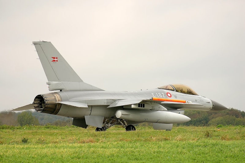 Le Danemark veut remplacer ses F-16 F16_da10