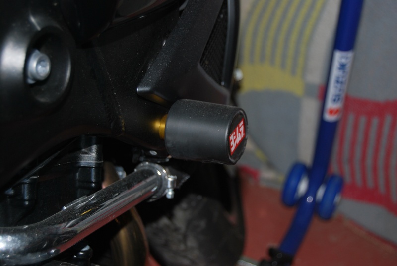 Yoshimura Frame Sliders Suzuki B-King Dsc_1610