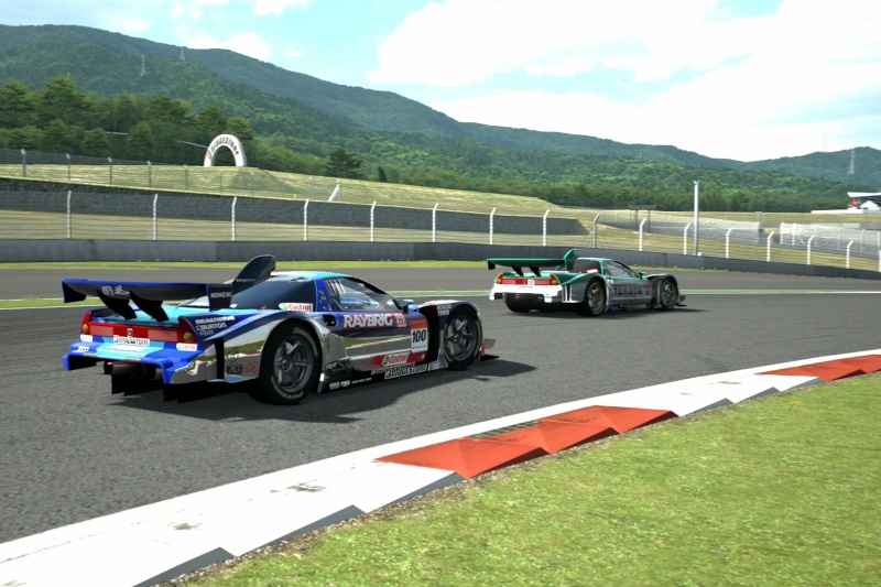 Comptes rendus de courses : championnat Super-GT#4 : GT300 et GT500 par équipes - Page 4 Fuji_s14