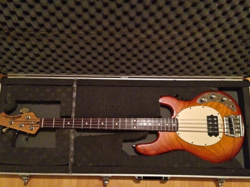 Vends MUSICMAN Stingray Honeyburst Musicm11