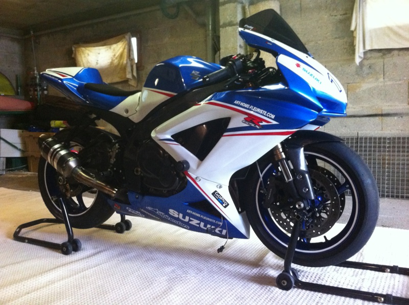 nouvelle peinture GSXR K9 Img_1710