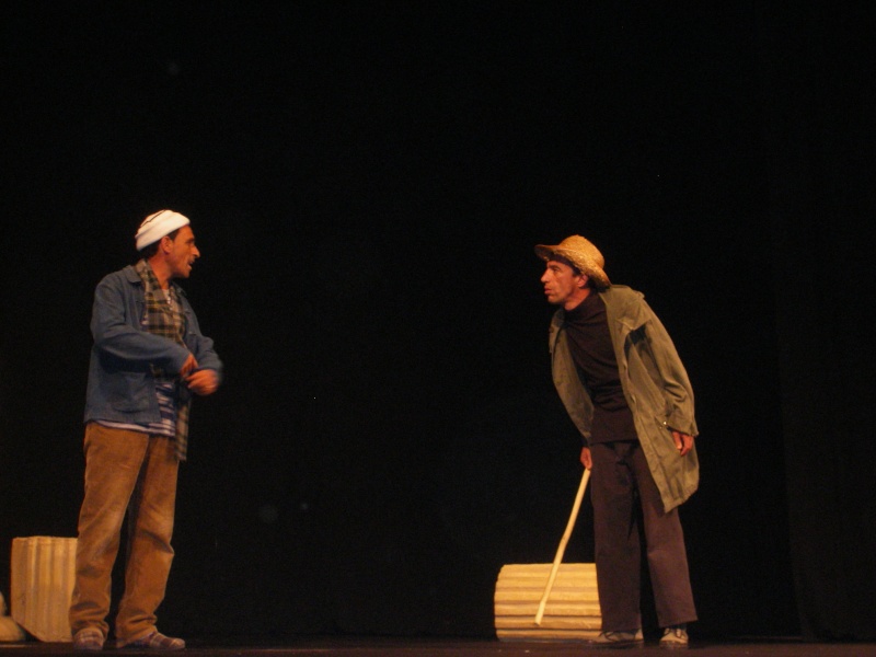 la pièce théâtre" Axxam n tic " mise en scène par Djamel Abdelli ,texte :Hassani M' Hamed(avril 2012) Imgp5222