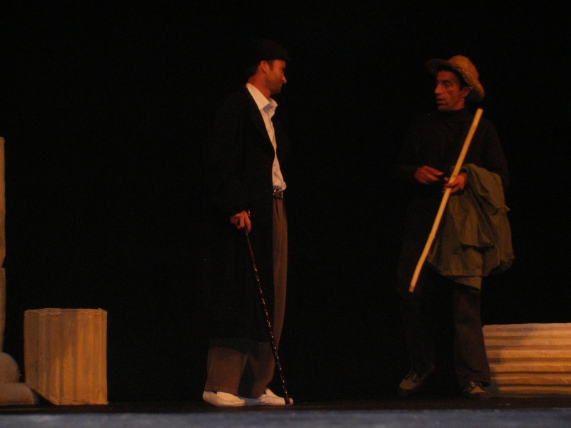 la pièce théâtre" Axxam n tic " mise en scène par Djamel Abdelli ,texte :Hassani M' Hamed(avril 2012) Imgp5231