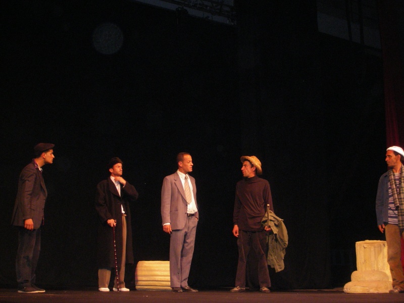 la pièce théâtre" Axxam n tic " mise en scène par Djamel Abdelli ,texte :Hassani M' Hamed(avril 2012) Imgp5233