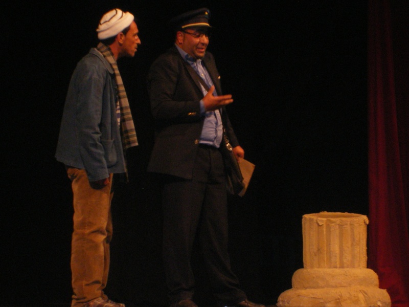la pièce théâtre" Axxam n tic " mise en scène par Djamel Abdelli ,texte :Hassani M' Hamed(avril 2012) Imgp5237