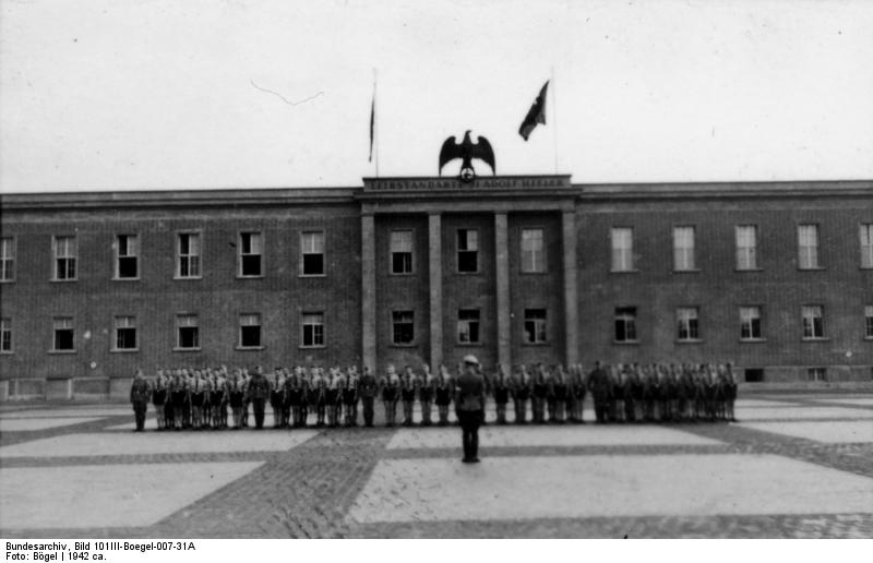 Quartier de la Leibstandarte ADOLF HITLER   Berlin-Lichterfelde Angetr10