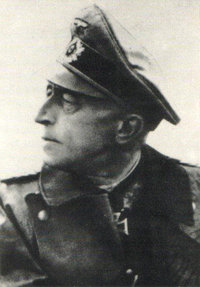 Général Allemand devant des troupes françaises Cb287810