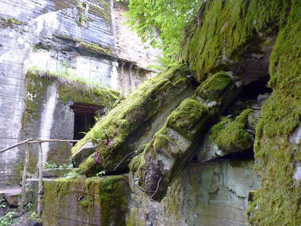 La Wolfsschanze (tanière de loup) "Le" quartier général du Fuehrer. Heute_12