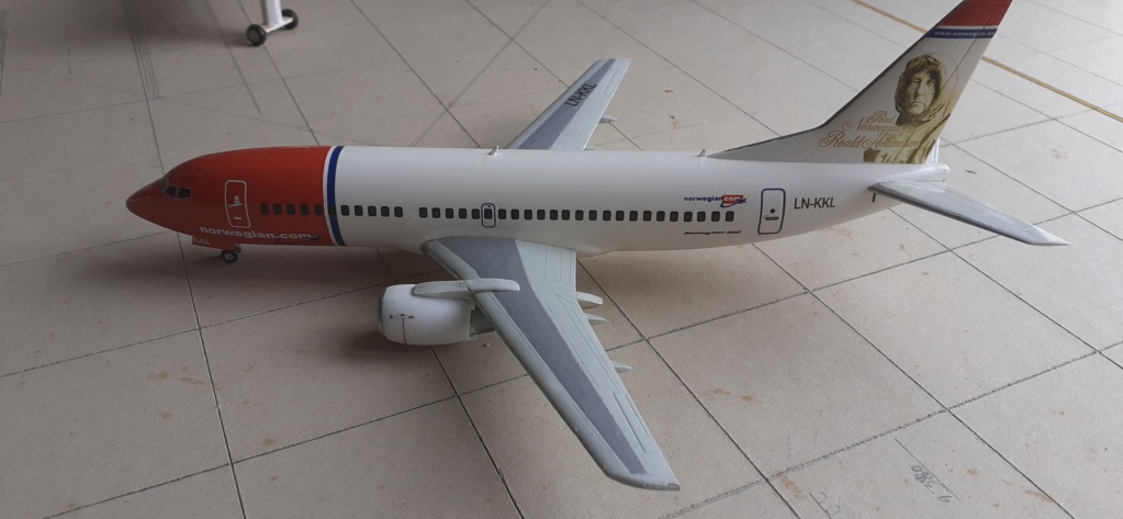B737-300 Norwegian(en attente decals) et B737-400 Lot polish Airlines / Minicraft 1/144 20200665