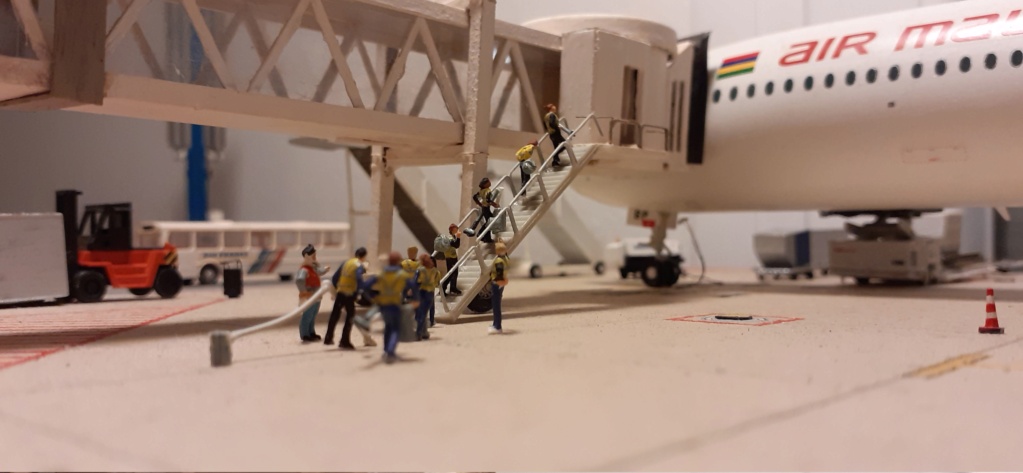 Réalisation de la maquette 1/144 d' un aéroport international (scratch) - Page 20 20201160