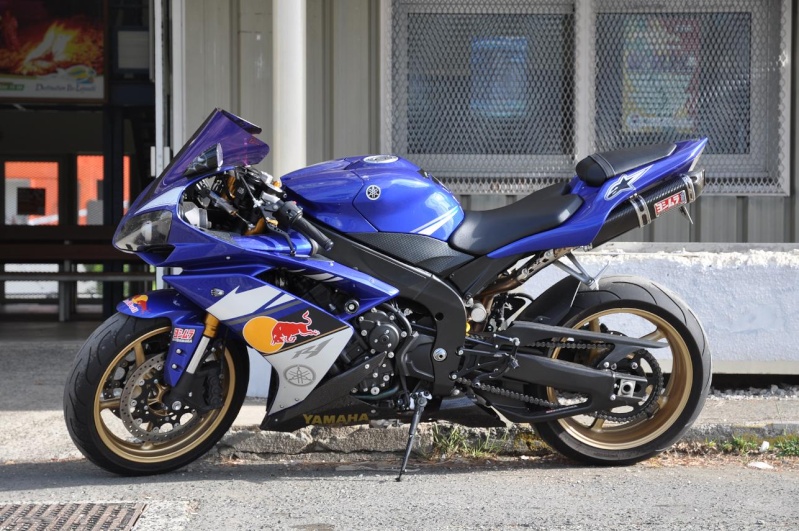 A vendre YAMAHA R1 entièrement équipée - 2007/2008 - prix en baisse - sacrifiée à 800.000 F R1_0311