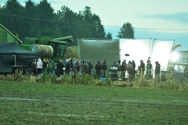 'Man Of Steel' Set Pics/Vids - Page 7 Cost410