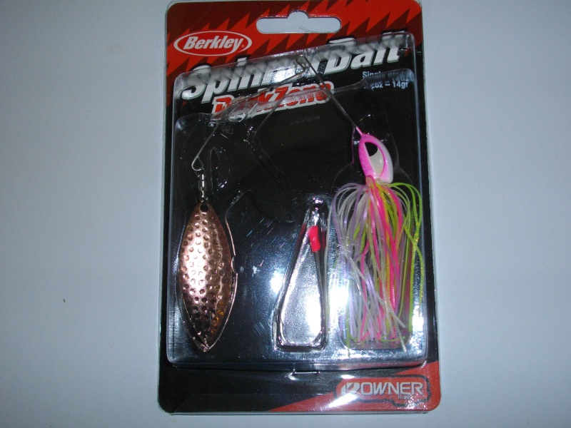 spinnerbait berkley dark zone  Eee10