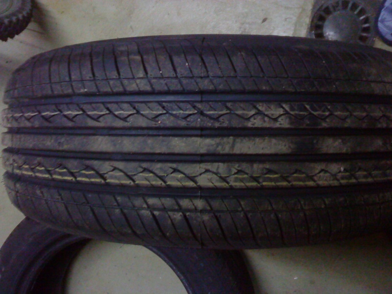 [VDS] 4 pneus neufs  Dsc00312