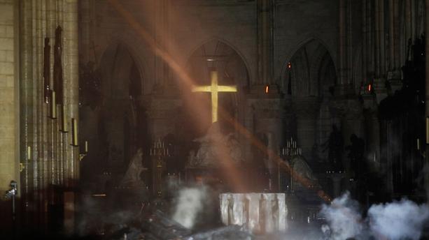 Incendie de Notre-Dame de Paris : Micaela aurait trouvé la clé pour connaître la date de l'Avertisse 000_1f10