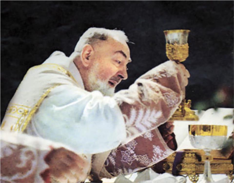Le déroulement mystique de la Sainte Messe selon Padre Pio ! 61898410