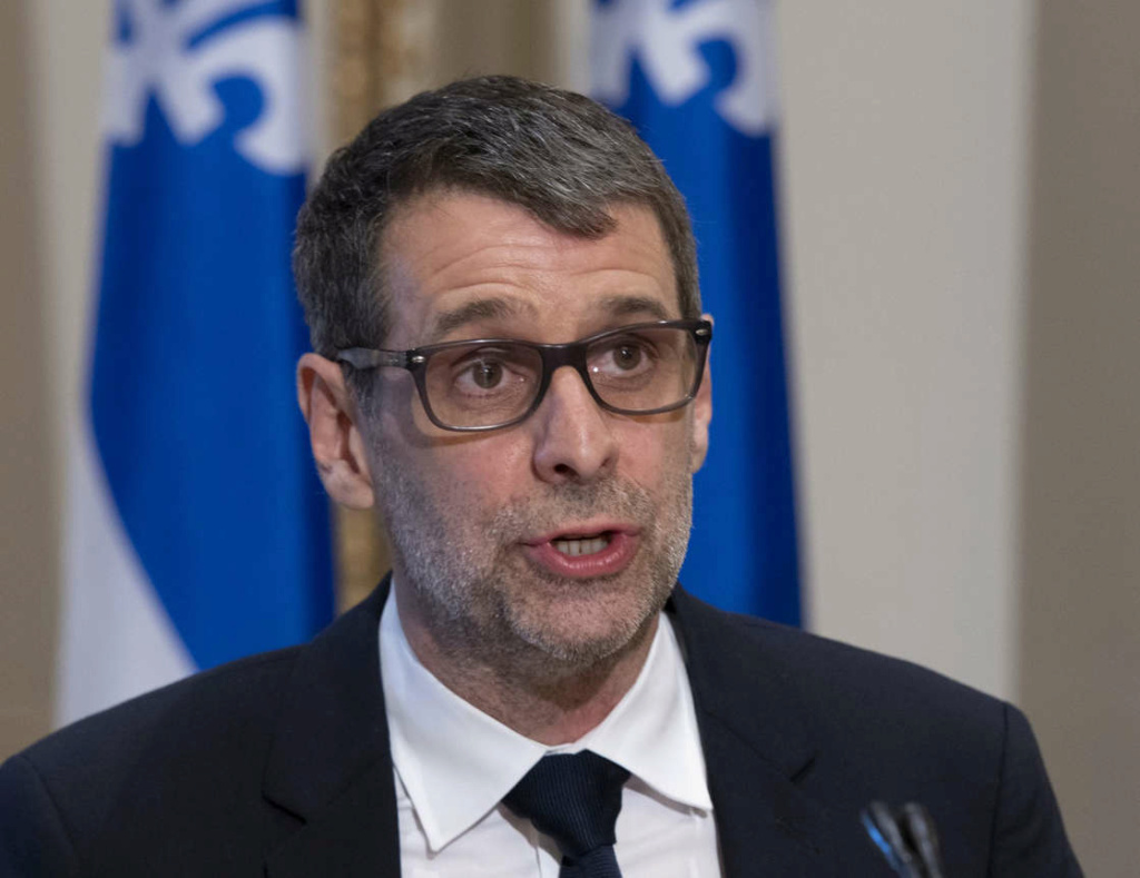 QUÉBEC : Éric Duhaime mord la poussière avec sa pétition contre le Passeport Vaccinal ! Aapcth10