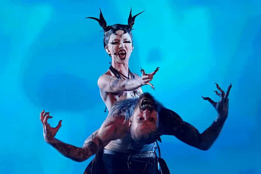 SCANDALEUX : Le Satanisme se dévoile de plus en plus ! Eurovi10