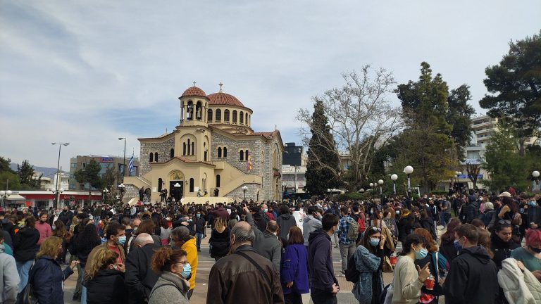 Les Grecs se révoltent contre les violences policières qui accompagnent la Dictature Sanitaire ! Grece-10