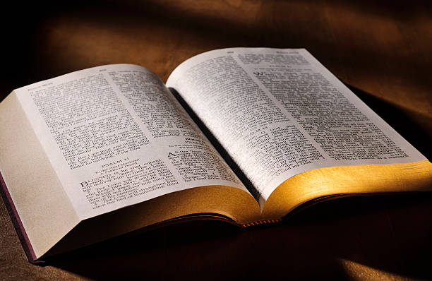 Dieu te parle à travers la Bible - Demande-Lui de te donner une Parole Biblique ! Istock17