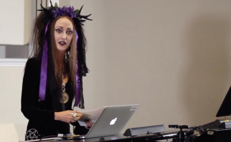 CHRONIQUE NO 15 : Une prof féministe qui pratique l'occultisme en appelle à l'extinction humaine Patric10