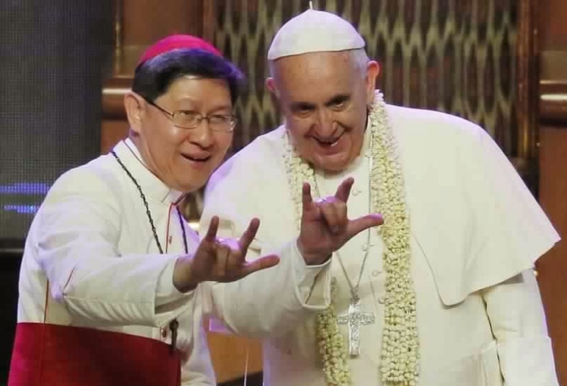 SONDAGE : L'image du Pape François faisant le Signe Satanique vous scandalise-t-elle ? - Page 7 Pope_a10